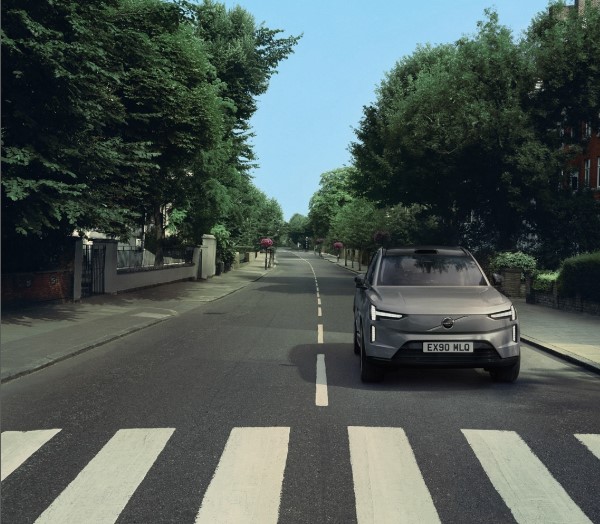 O atributo alt desta imagem está vazio. O nome do arquivo é Volvo-EX90-Beatles.jpg